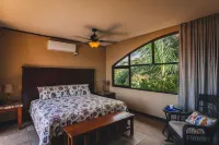 Ocean view, full time staff, concierge services. Winner 2013 - 2023 top rental Hotels in Tarcoles