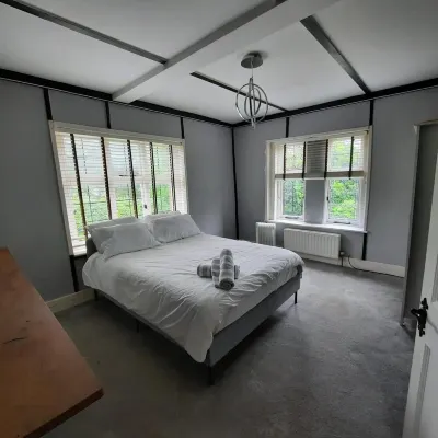 Beautiful old rustic house on two acres of overlooking fields in the back garden Hotels in Itchen Valley