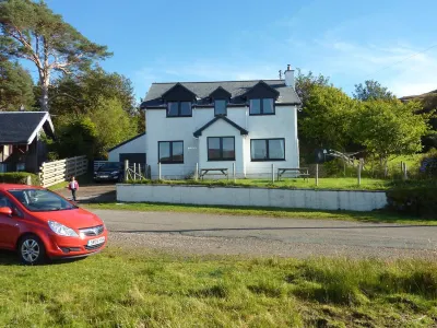 Glenelg - Detached House With Stunning Views Over the Sea to the Isle of Skye Hotel di 