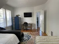 Cozy Craftsman Close to Everything