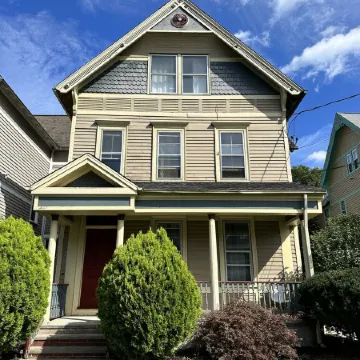 East Rock Gem: 5 min to Yale, King Bed, Fast WiFi & Parking Отели в г. Нью-Хейвен