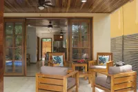 Villa Del Sol, steps to Dominical Beach with Private Pool! Hotels in Dominical