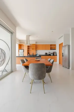 Beachfront Condo with Magnificent views