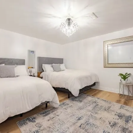 STUNNING & SPACIOUS 1 BEDROOM OASIS Отели в г. Брамптон