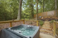 Cute and Cozy! Relax in Hot Tub! Caves Close فنادق في بینٹن ٹاؤن شپ