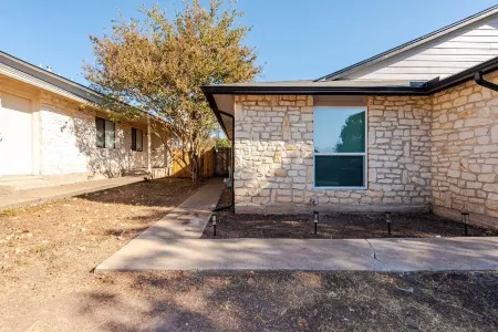 Charming 3-bedroom townhome with lots of amenities in upscale Round Rock Отели рядом с достопримечательностью «Round Rock Sports Center»