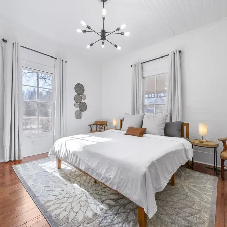 Remodeled Historical Home in Downtown Warm Springs