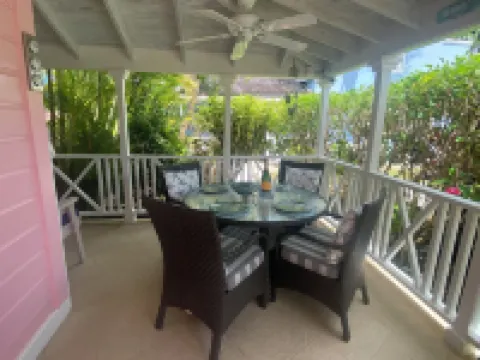 5 Porters Court, Luxury 2 Bed Villa, 5 Mins Walk to Beach, Including Beach Club Hotels in Porters