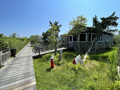 Fair Harbor Living - Barefoot Beach Getaway Hotels near Robert Moses State Park - Long Island
