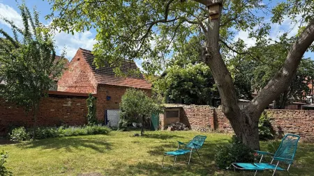 Lovingly restored half-timbered house in a romantic city center location Отели в г. Ханзештадт Вербен