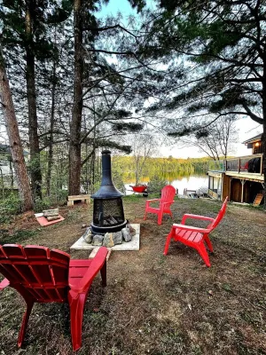 Firefly Hut - Cheerful 6-bedroom cottage with serene beauty Hotels near The Ridge at Manitou Golf Club