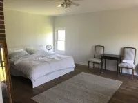 5-Bedroom Farmhouse Estate in Muskoka Các khách sạn ở Muskoka