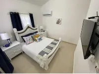 Beautiful Condo, 2 Bed, Short/long stay,12 min from the airport and beach by car