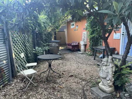 LA CASITA ON EAST 7TH STREET Отели рядом с Аэропорт Бергстром