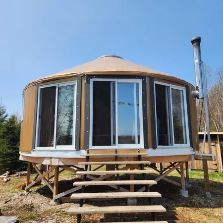 Sky high yurt with amazing view of the river