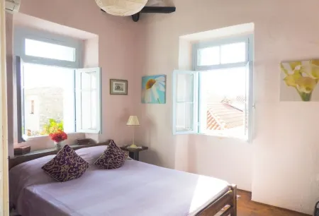 Perfect holiday home in the centre of gorgeous Methoni Отели рядом с достопримечательностью «Rimon Reza»