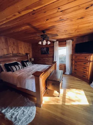 Chalet Cabin, Mountain Views, Spa Tub Near Helen with Hiking Trail to Creek - Mountain view