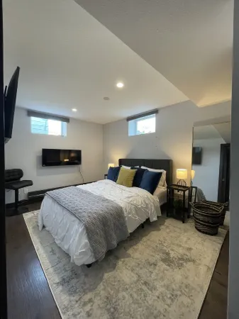 The Lux Den Speaks for itself. Cozy, bright self-contained basement suite