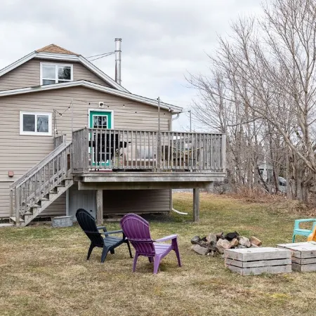 Artistic Getaway Near Halifax | King Bed, Spacious Deck & Fire Pit