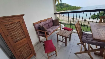 Studio - Magnifique vue mer - Pieds Dans L'eau Отели рядом с достопримечательностью «Grande Baie»