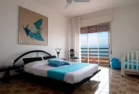 Private villa 10 meters from the sea parking wifi barbecue 4 bathrooms 4 bedrooms Hotel a Donnalucata