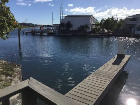 Waterfront Villa  5 min to beaches Hotels in 