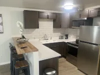 Beauty one-bedroom apartment mins for downtown. In mid-town 알래스카 기차역 주변 호텔