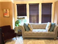 Charming James Bay Guesthouse by Fisherman's Wharf