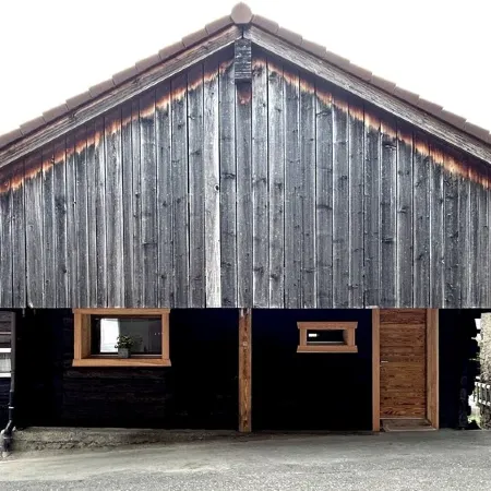 HAUTE-NENDAZ VILLAGE: LARCH 1898 4-STOREY/4-ROOM/6-PERSON CHALET/PARKING.