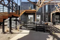 Sunny Chic Baca Railyard Retreat: Balcony + Full Kitchen + Laundry