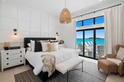 Ciesta Sands- Beachfront Luxury, Top Beach, 4 Bedrooms w Private Bath, Pool فنادق في 