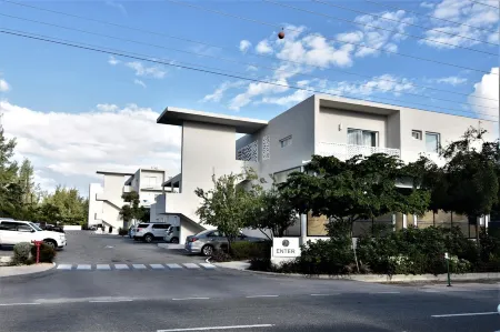 Luxury Modern 1BR Apt near 7Mile Beach