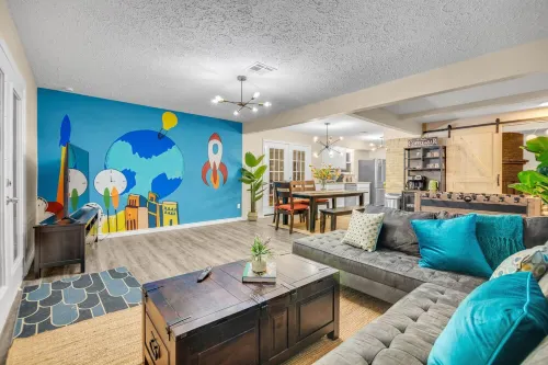 Beachcity 4BRs home amazing pool 12 Beds*Dickinson Hotels in Dickinson