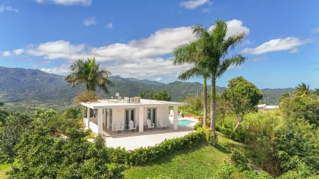 La Casita: Private Heated Pool W/ Ocean Views Отели в г. Machos