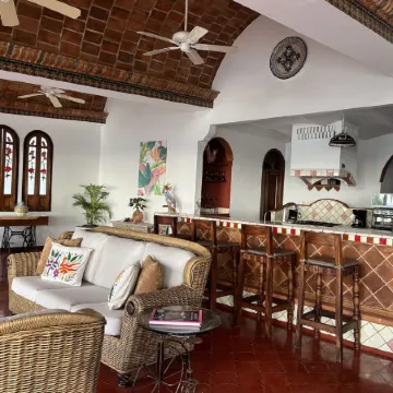 Spacious 2 bedroom oceanfront apartment