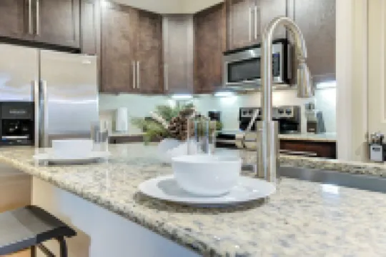 Lavish 1BR apartment with AC, fitness room, WiFi, Pet-friendly