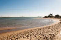 WONDERFUL AND MODERN HOUSE IN THE FIRST LINE OF THE BEACH, WIFI, KAYAK AND PADDLE SURF. Hotels in Costa Occidental