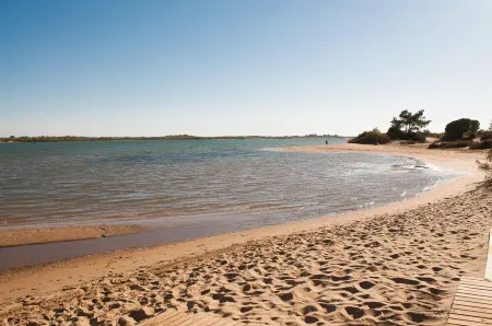 WONDERFUL AND MODERN HOUSE IN THE FIRST LINE OF THE BEACH, WIFI, KAYAK AND PADDLE SURF. Отели в г. Коста Оксиденталь