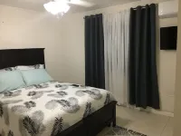 Beautiful gated spacious condo 5 minute walk to beach, restaurants and Hip Strip