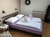 Above the rooftops of Lana - Blue apartment with terrace and sauna - viaDolceVita Hotels in Lana