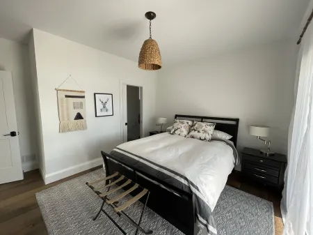 Incredible Cottage on Crystal Lake. Very private on 7 acres