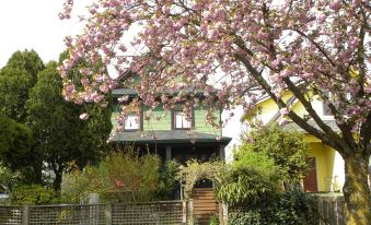 Beautiful Victorian Home Central - 0224q12000lmx6ffcC764 R 339 206 R5 D