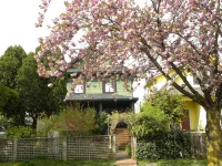 Beautiful Victorian Home - Central Vancouver! Hotels in Mount Pleasant
