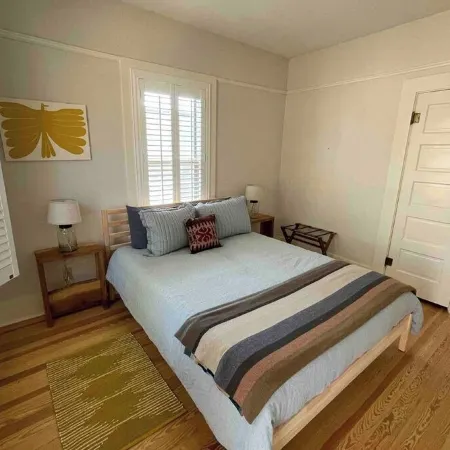 Tumble West Marfa - Charming & Comfortable 2-Bed, 2-Bath Отели в г. Марфа