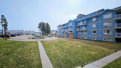 미스티 마운틴 인 & 스위트 Grande Cache Municipal Campground 주변 호텔