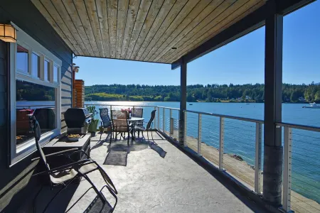 Vacation @ WATER'S EDGE Bayside Rental on Seabeck on the Hood Canal--Seabeck,WA