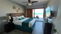 Ocean Front Oasis 2 Bedroom Condo Các khách sạn ở 