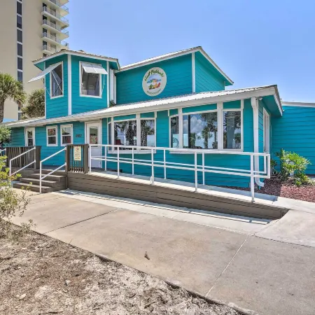 Walk to Beach + Restaurants: PCB Resort Condo! Отели рядом с достопримечательностью «Пляж Панама-Сити-Бич»