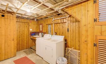 Close to Dtwn Bangor: Inviting Maine Home