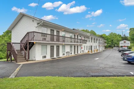 Autumn Creek Branson Отели рядом с достопримечательностью «Силвер Доллар Сити»